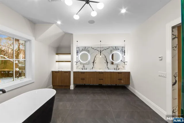 $5,800,000 | 645 Summit Street, Englewood Cliffs, NJ 07632