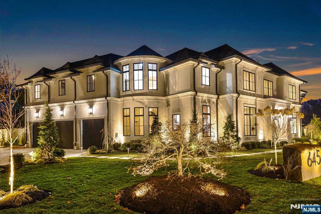 645 Summit Street Englewood Cliffs, NJ 07632 - Photo 8 of 50