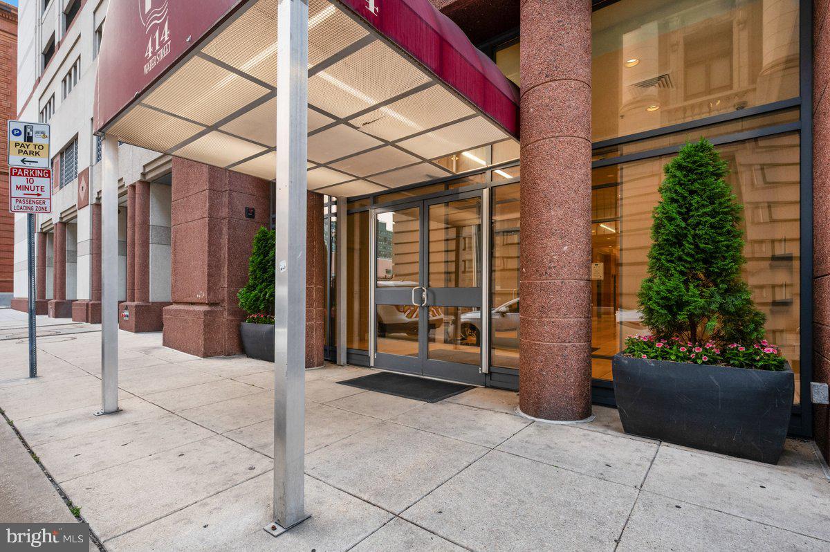 414 Water Street, Unit 2805 Baltimore, MD 21202 - Photo 2 of 26 a view of a patio with table and chairs potted plants
