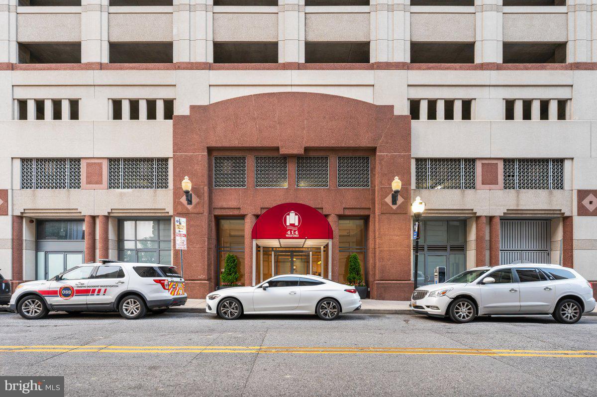 414 Water Street, Unit 2805 Baltimore, MD 21202 - Photo 4 of 26 a view of building with cars parking