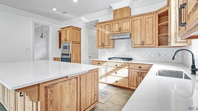 $450,000 | 13583 Lakeway Drive, Prairieville, LA 70769