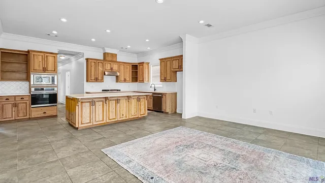 $450,000 | 13583 Lakeway Drive, Prairieville, LA 70769