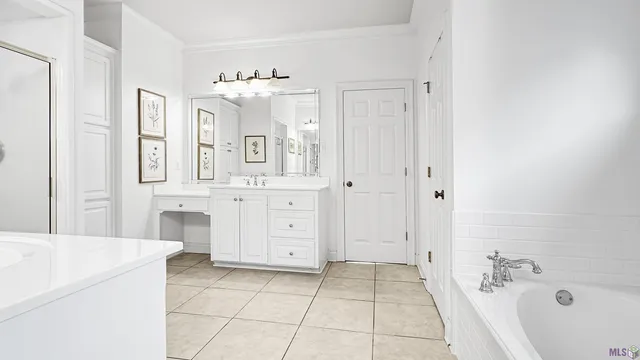 $450,000 | 13583 Lakeway Drive, Prairieville, LA 70769