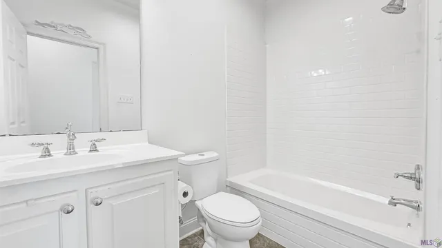 $450,000 | 13583 Lakeway Drive, Prairieville, LA 70769