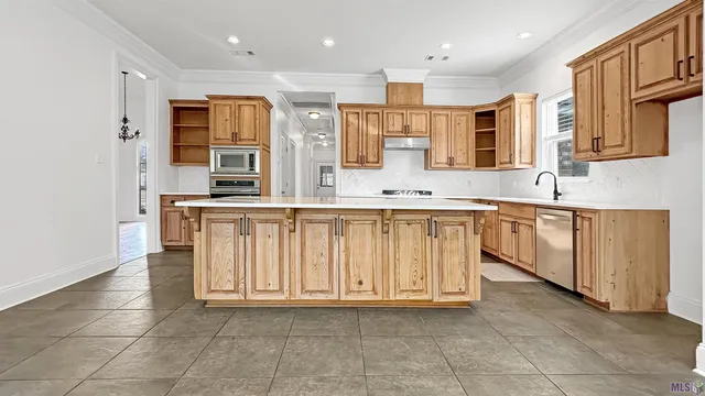 $450,000 | 13583 Lakeway Drive, Prairieville, LA 70769