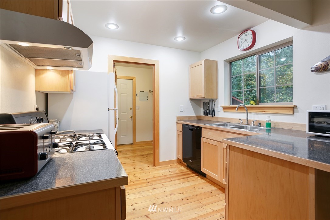 11078 Alpine Road Glacier, WA 98244 - Photo 5 of 25 Gallery Image 5