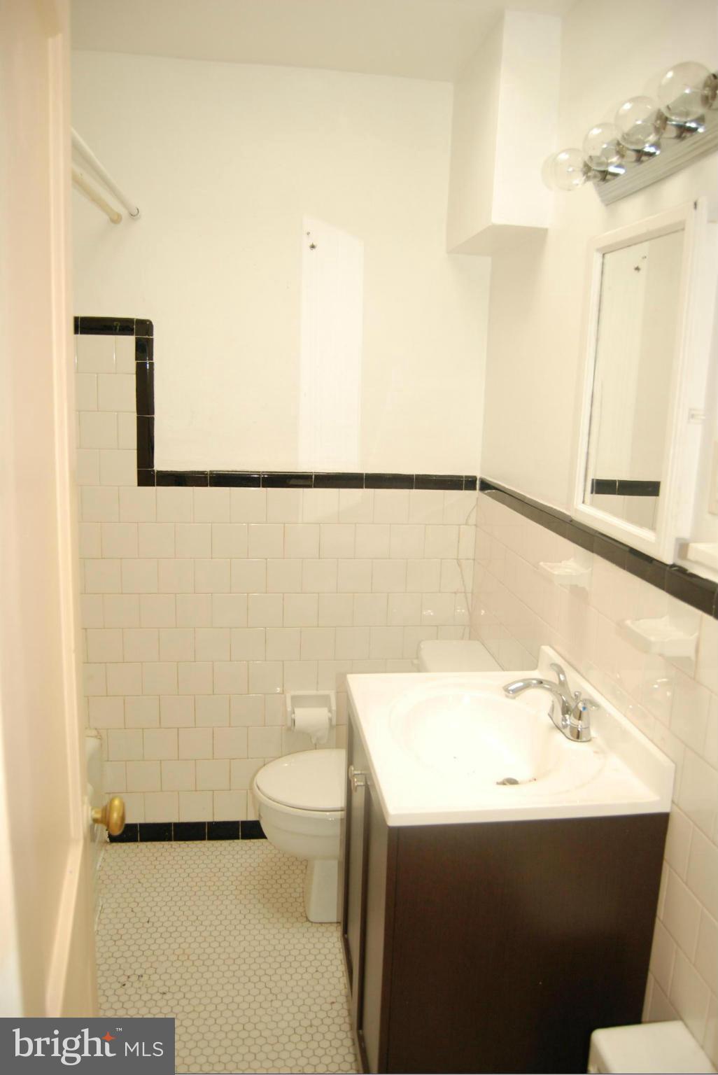 3558 Benzinger Road Baltimore, MD 21229 - Photo 8 of 12 Bath