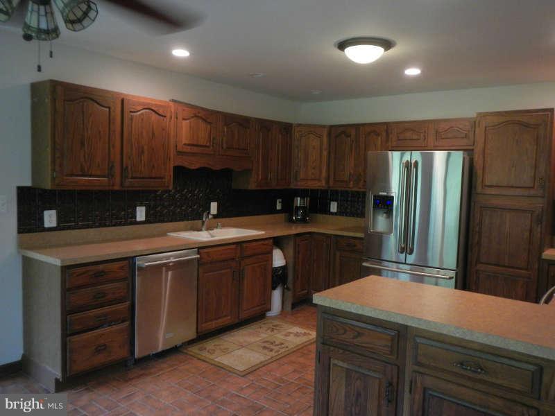 11157 Millbank Road King George, VA 22485 - Photo 5 of 30 Kitchen