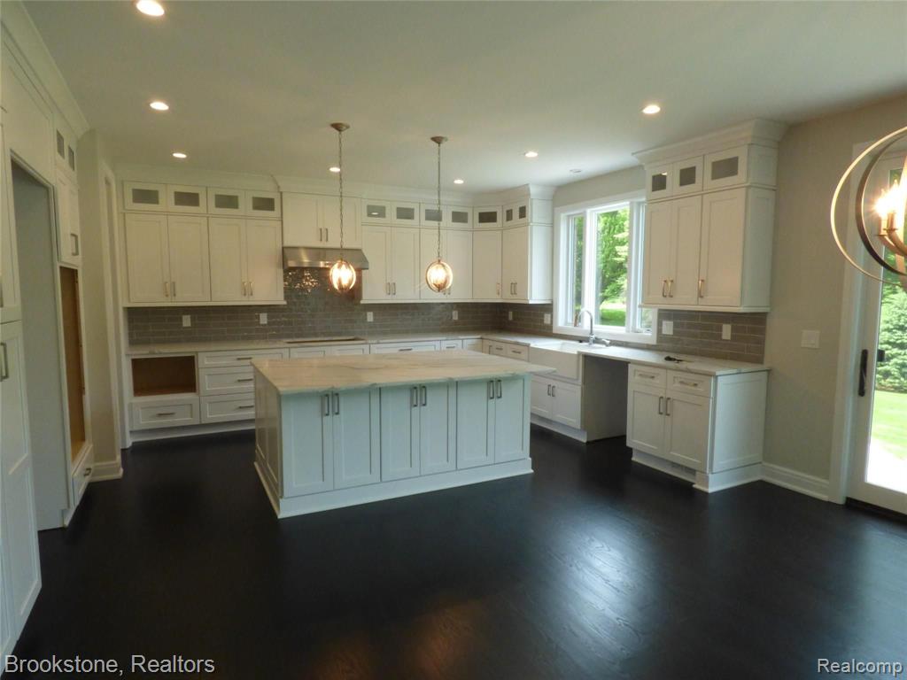 4570 Pickering Road Bloomfield Hills, MI 48301 - Photo 3 of 17