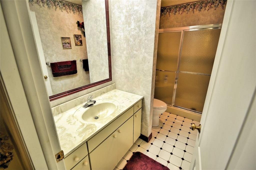 182 Windsor Ridge, Unit 52 New Castle, PA 16105 - Photo 15 of 25 Gallery Image 15