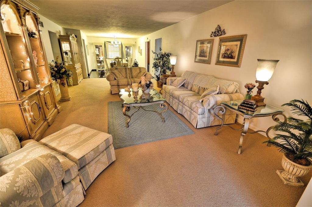 182 Windsor Ridge, Unit 52 New Castle, PA 16105 - Photo 3 of 25 Gallery Image 3