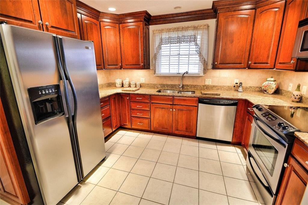 182 Windsor Ridge, Unit 52 New Castle, PA 16105 - Photo 7 of 25 Gallery Image 7