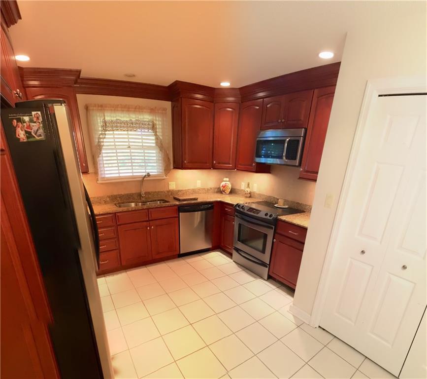182 Windsor Ridge, Unit 52 New Castle, PA 16105 - Photo 8 of 25 Gallery Image 8