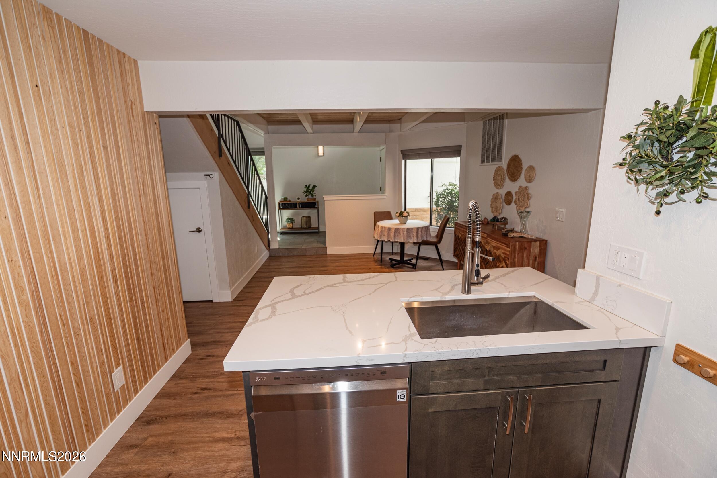 460 Shady Ln Court Reno, NV 89509 - Photo 14 of 51 14 - Kitchen-family-Dining - 43145