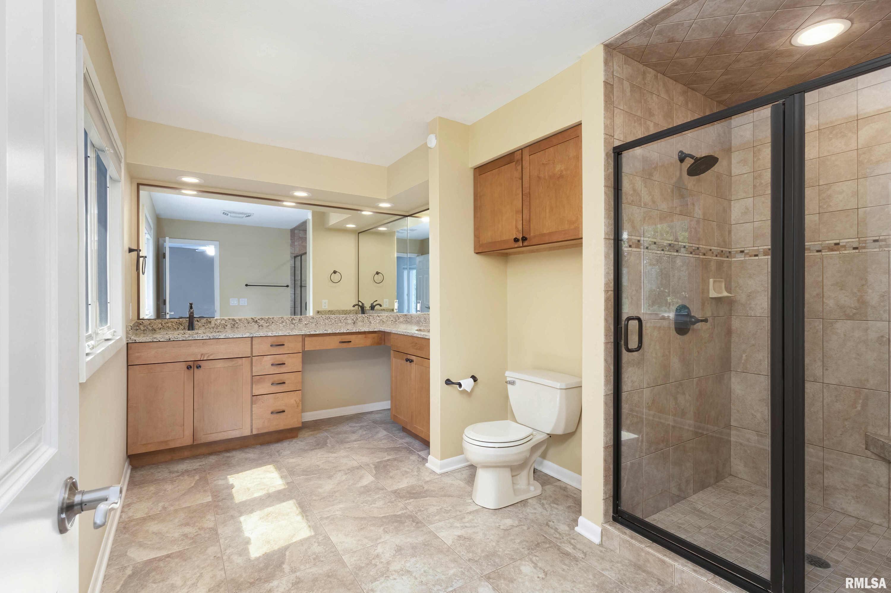 6401 Utica Ridge Road, Unit 18 Davenport, IA 52807 - Photo 25 of 49 Gallery Image 25