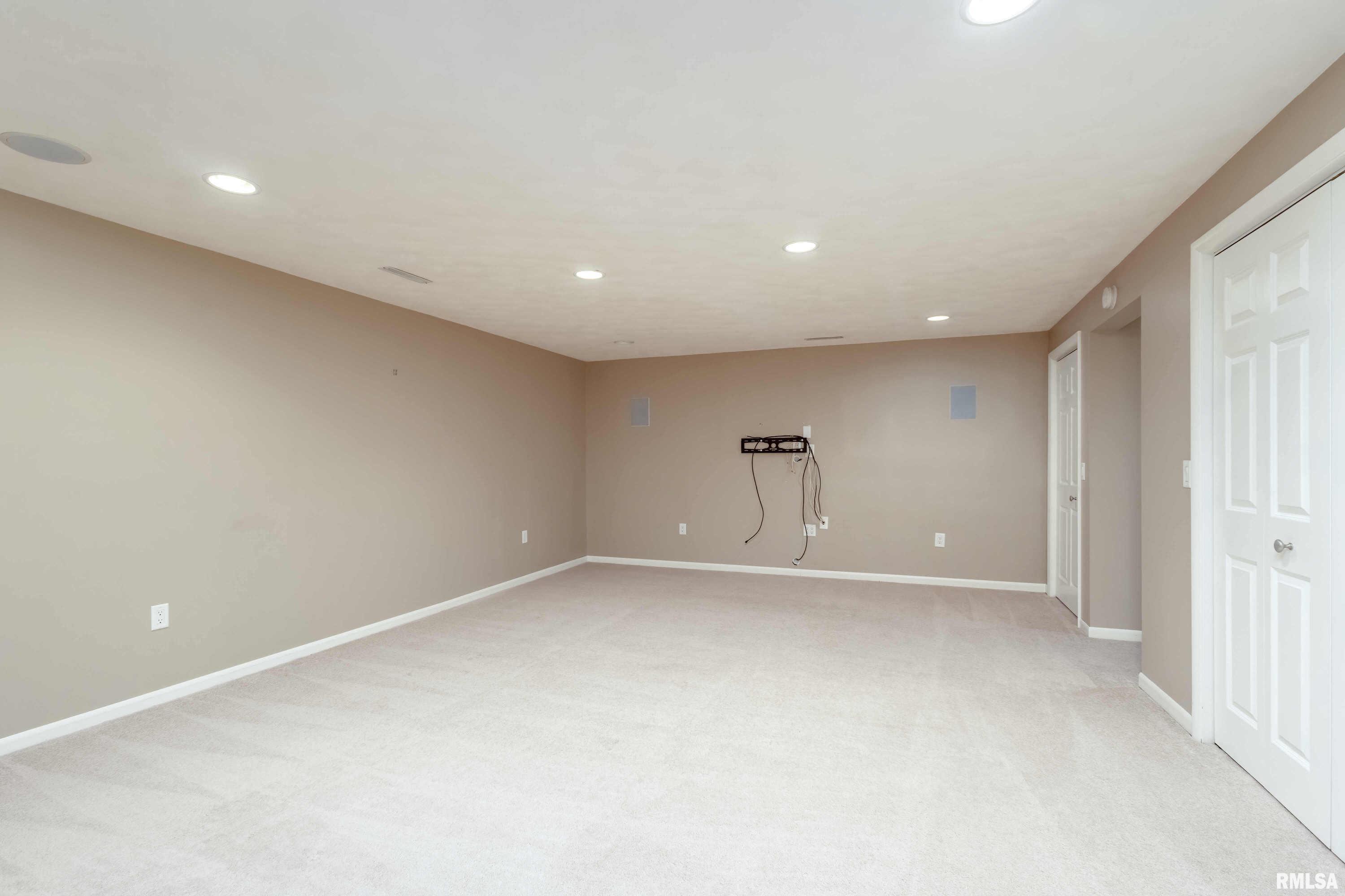 6401 Utica Ridge Road, Unit 18 Davenport, IA 52807 - Photo 27 of 49 Gallery Image 27