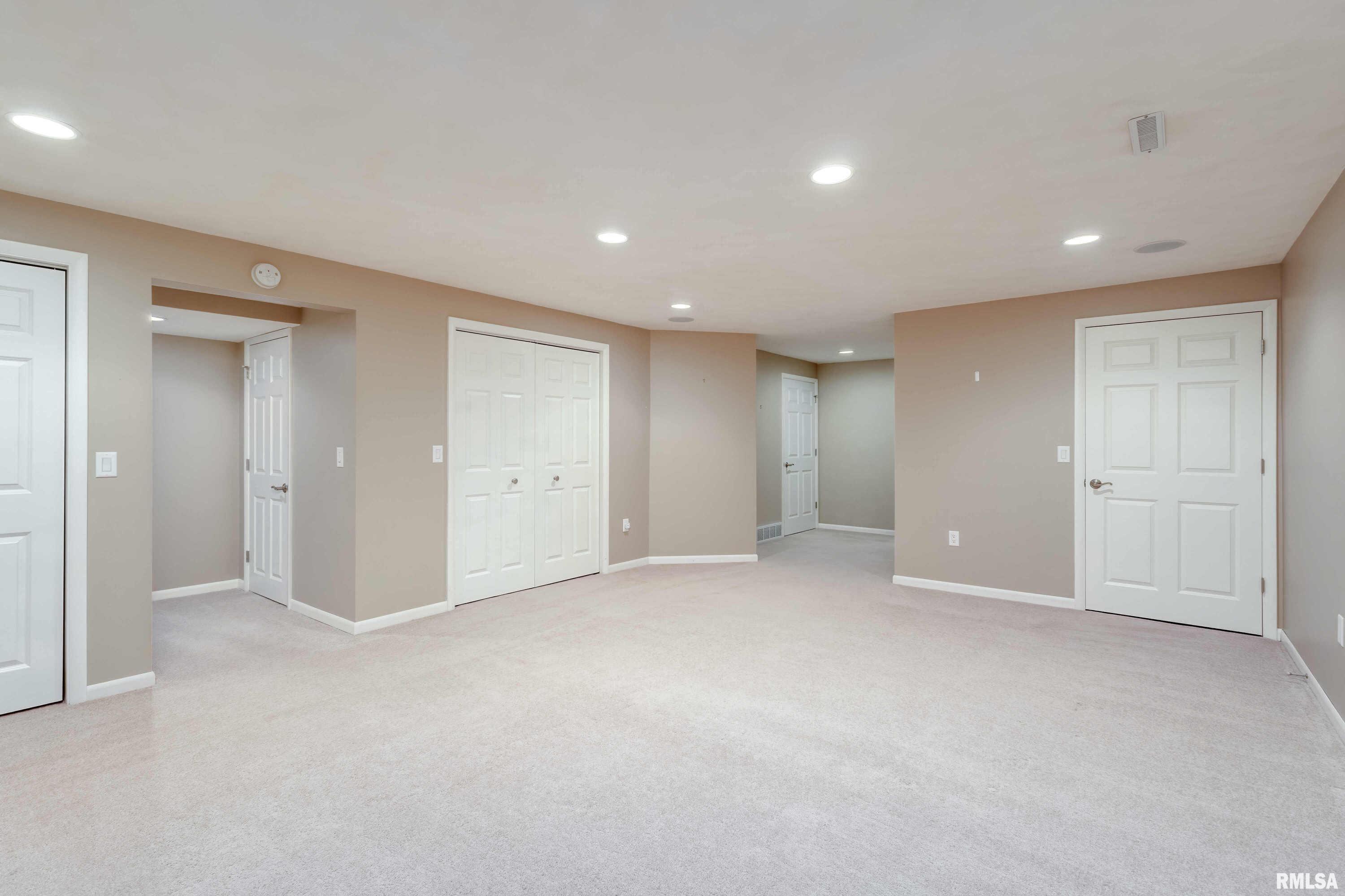 6401 Utica Ridge Road, Unit 18 Davenport, IA 52807 - Photo 28 of 49 Gallery Image 28