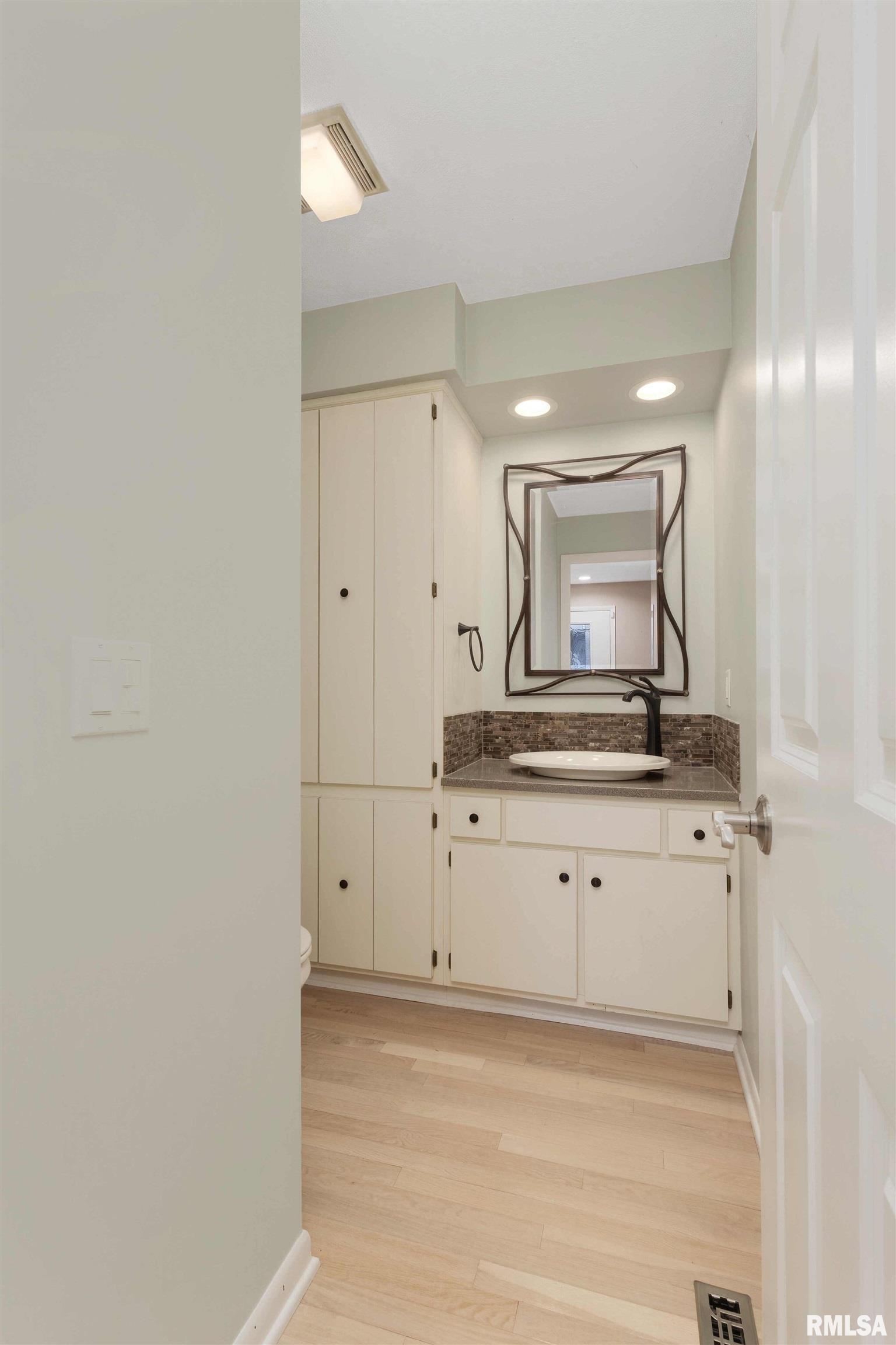 6401 Utica Ridge Road, Unit 18 Davenport, IA 52807 - Photo 6 of 49 Gallery Image 6