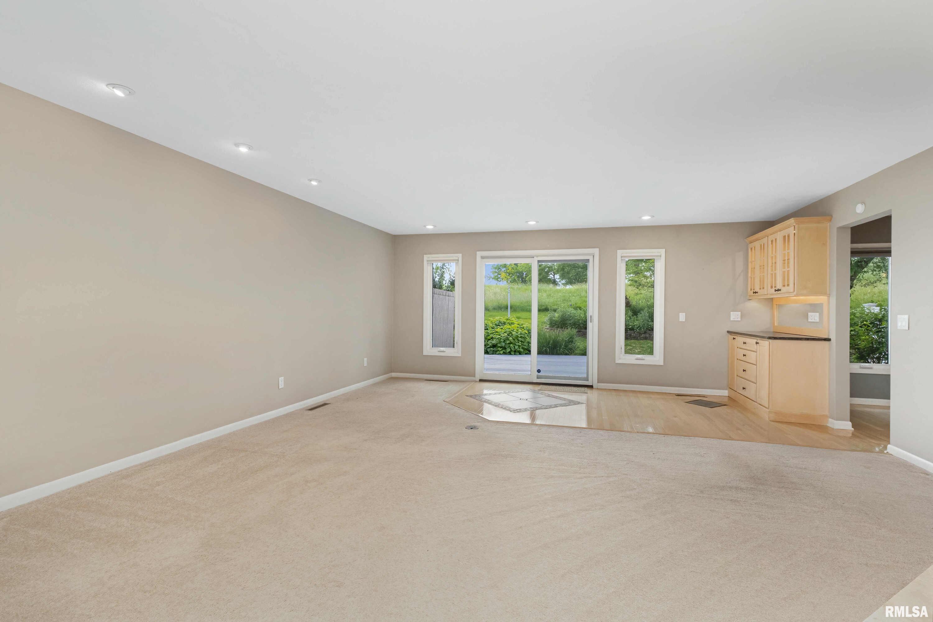 6401 Utica Ridge Road, Unit 18 Davenport, IA 52807 - Photo 9 of 49 Gallery Image 9