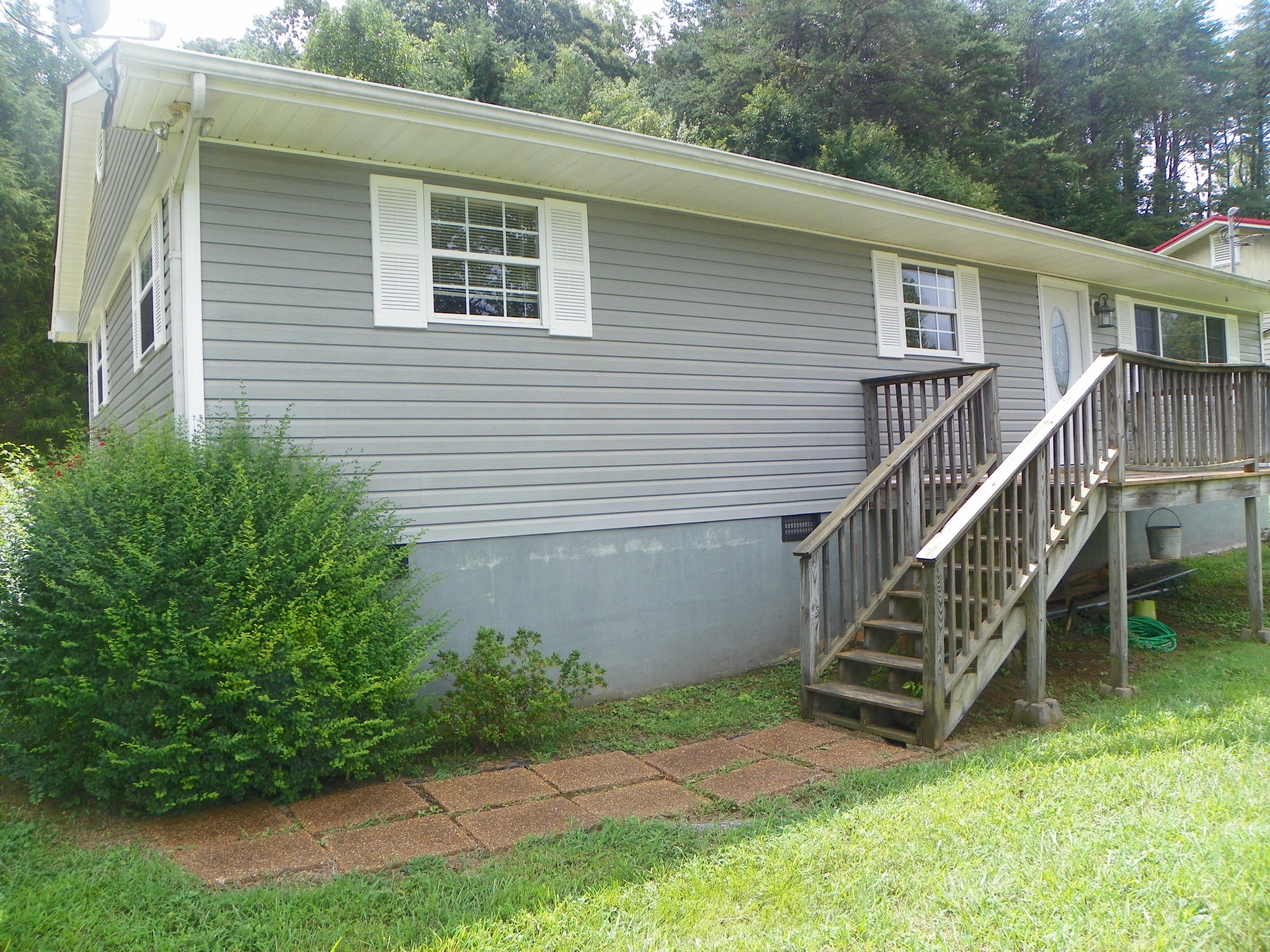 204 Den Lane Heiskell, TN 37754 - Photo 2 of 40 Front