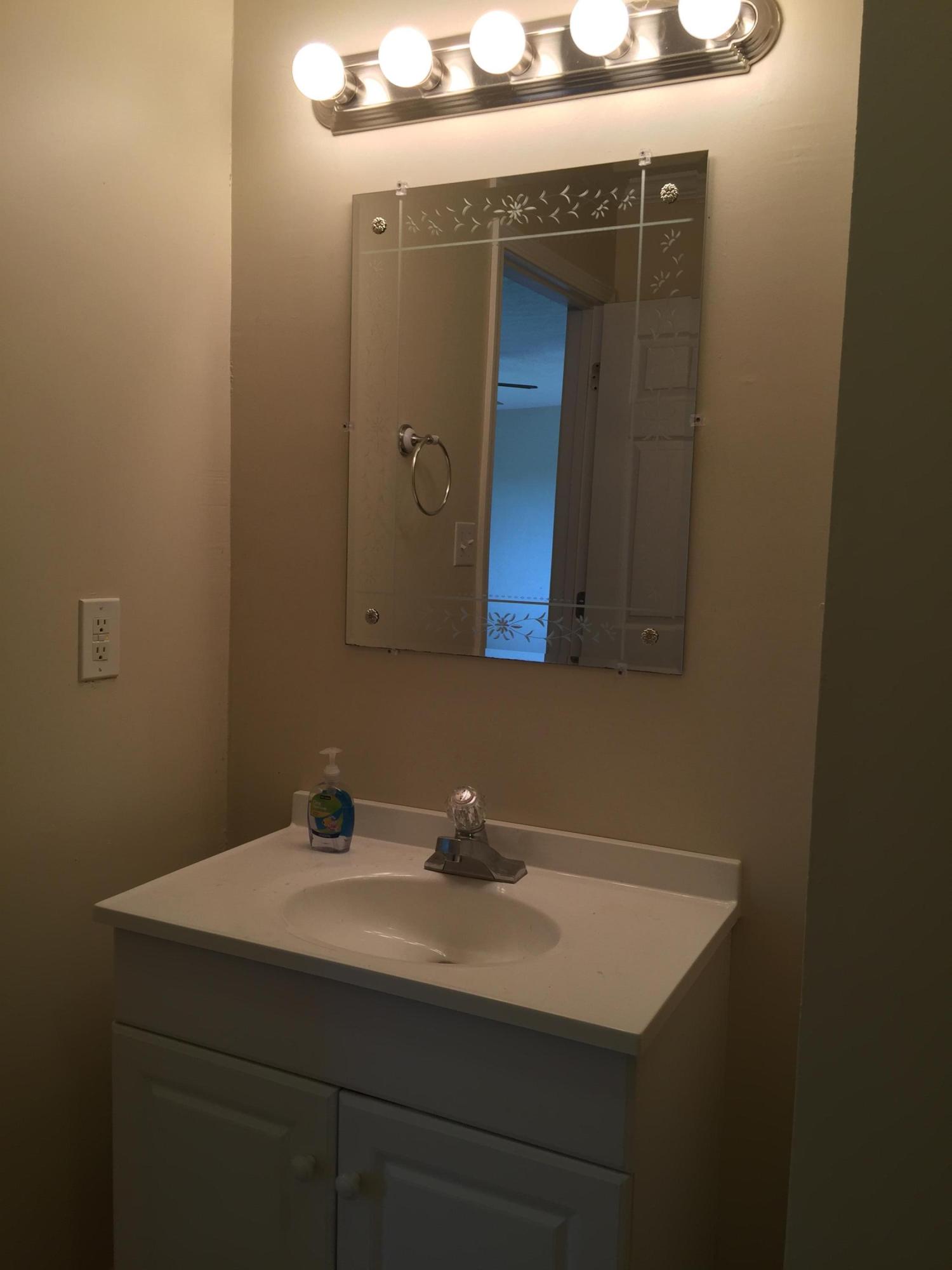 204 Den Lane Heiskell, TN 37754 - Photo 17 of 40 Guest Bathroom