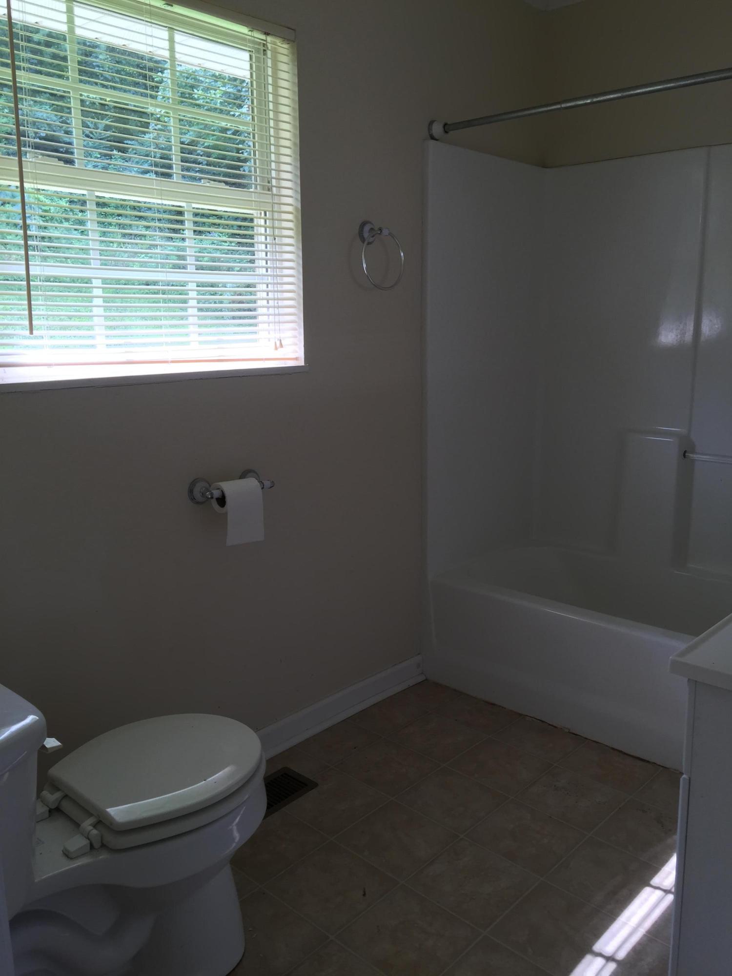 204 Den Lane Heiskell, TN 37754 - Photo 23 of 40 Master Bath