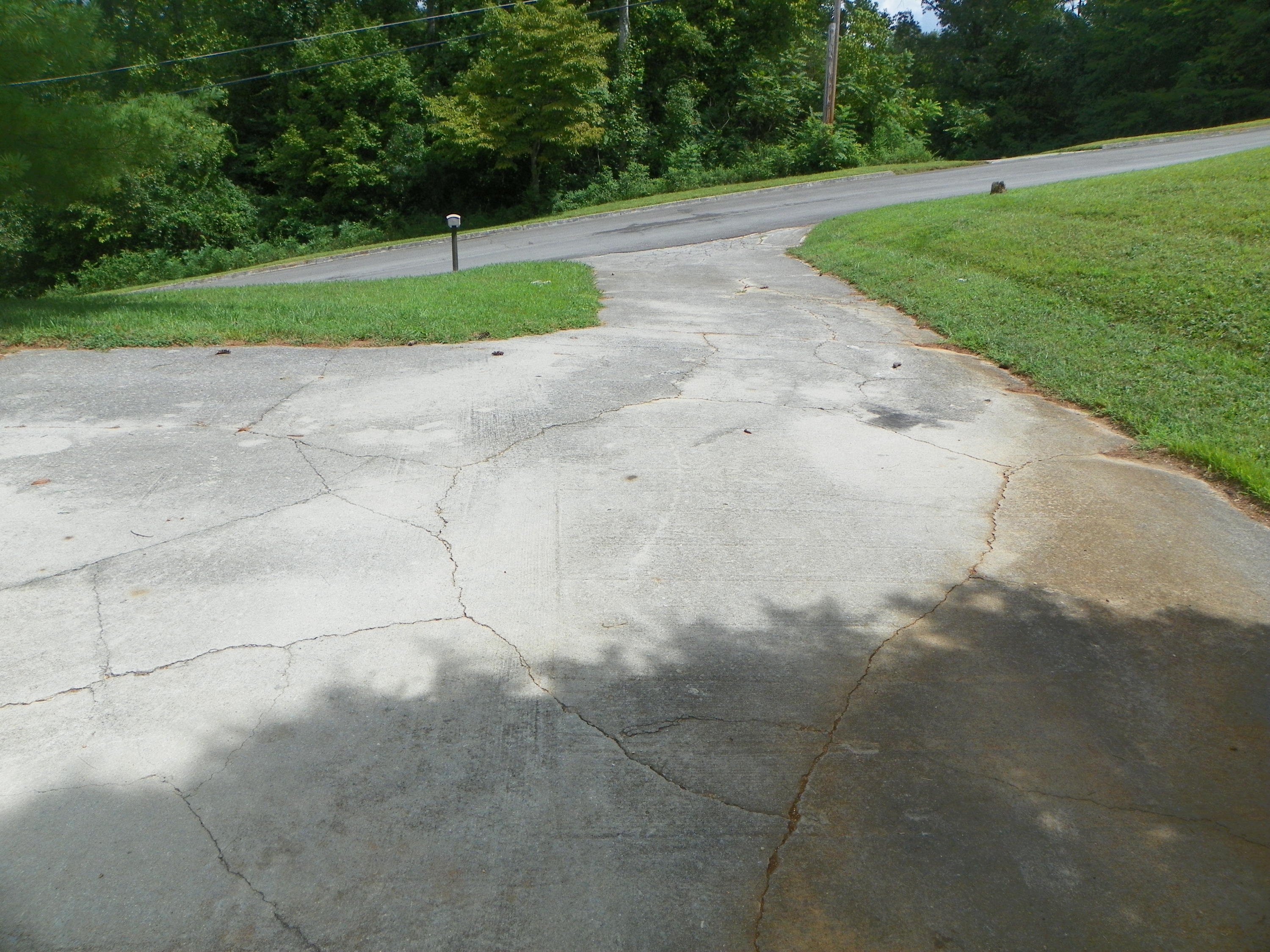 204 Den Lane Heiskell, TN 37754 - Photo 28 of 40 Ample Parking