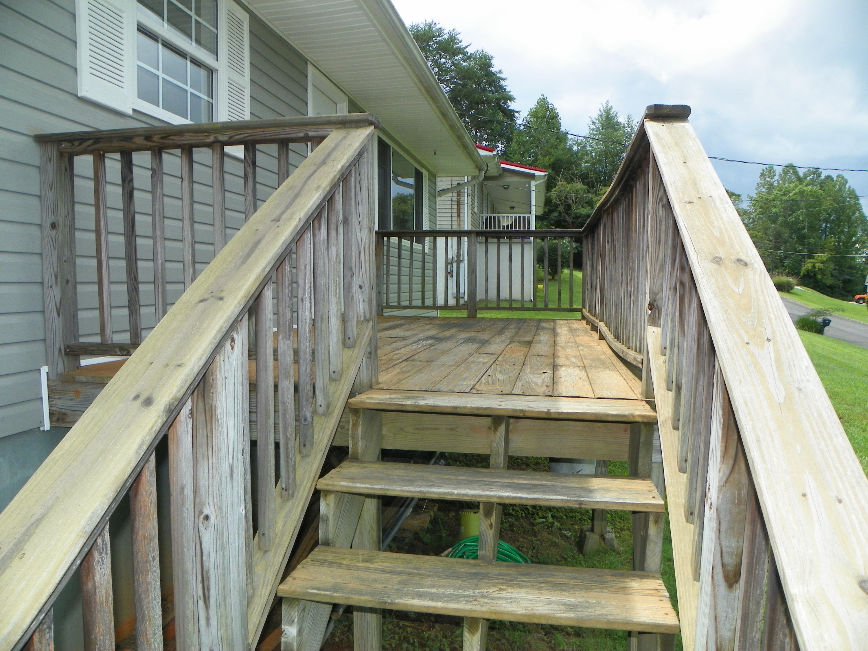 204 Den Lane Heiskell, TN 37754 - Photo 31 of 40 Porch
