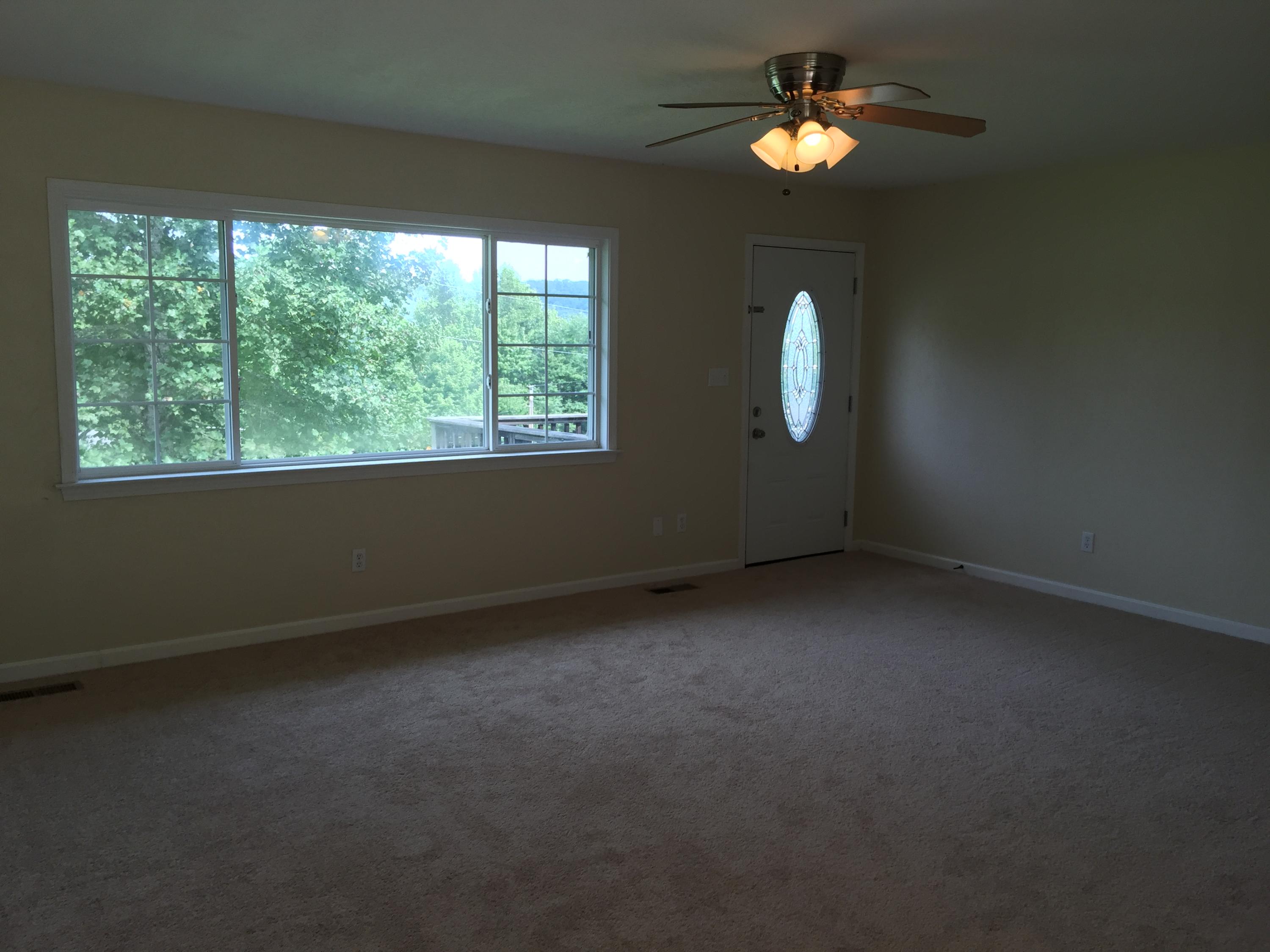 204 Den Lane Heiskell, TN 37754 - Photo 8 of 40 Family room