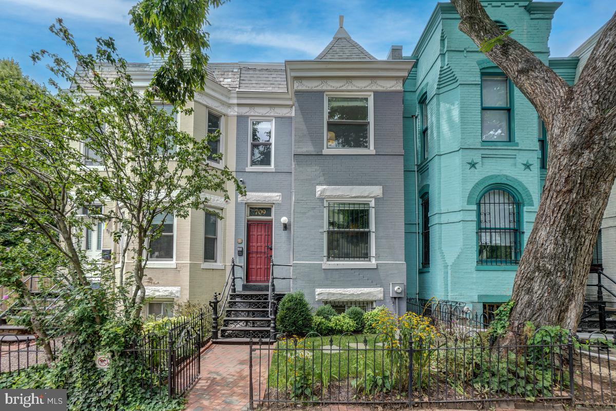709 7th Street Southeast Washington, DC 20003 - Photo 1 of 31