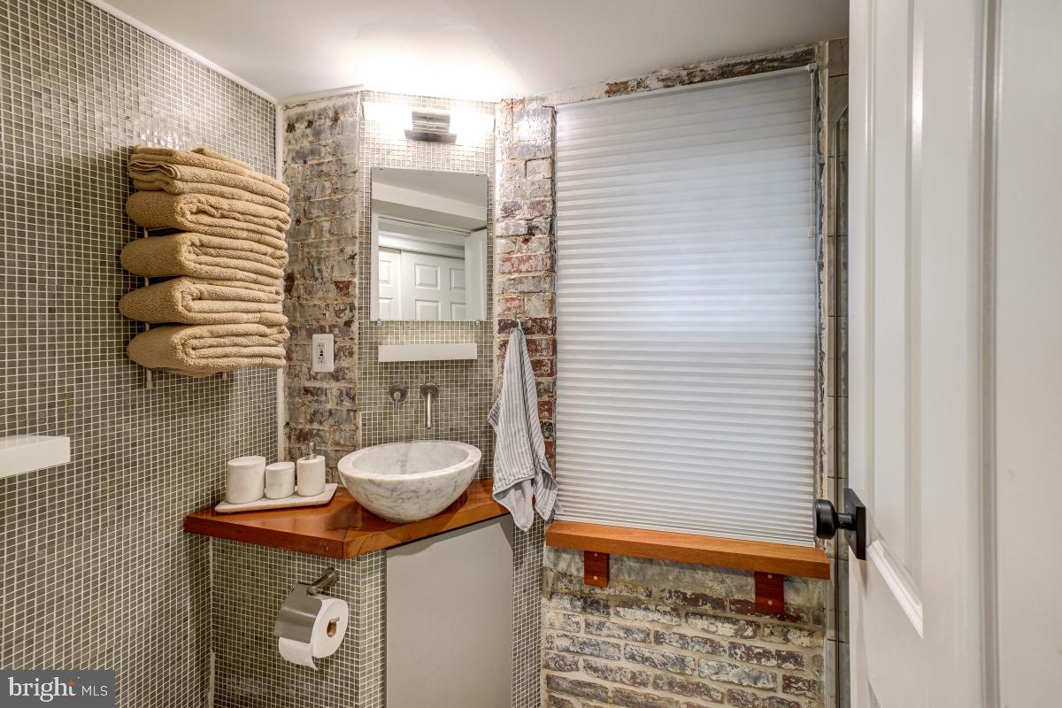 709 7th Street Southeast Washington, DC 20003 - Photo 24 of 31