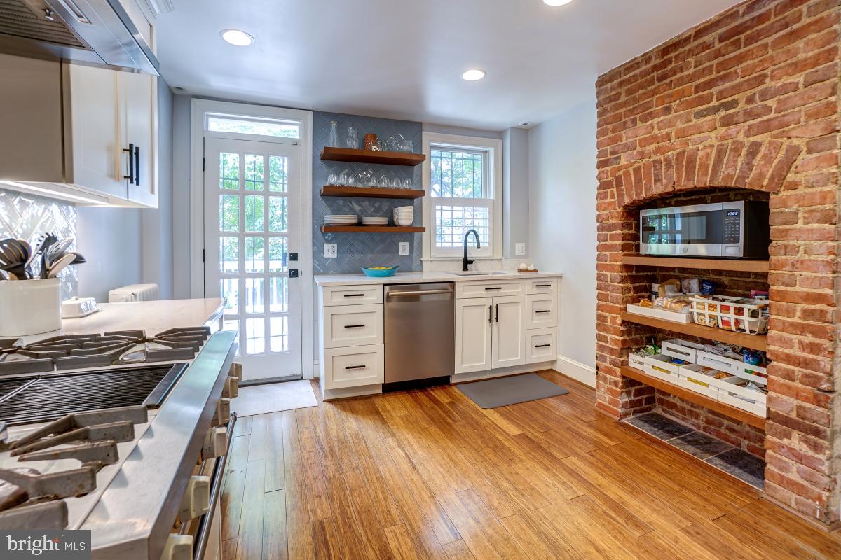 709 7th Street Southeast Washington, DC 20003 - Photo 7 of 31