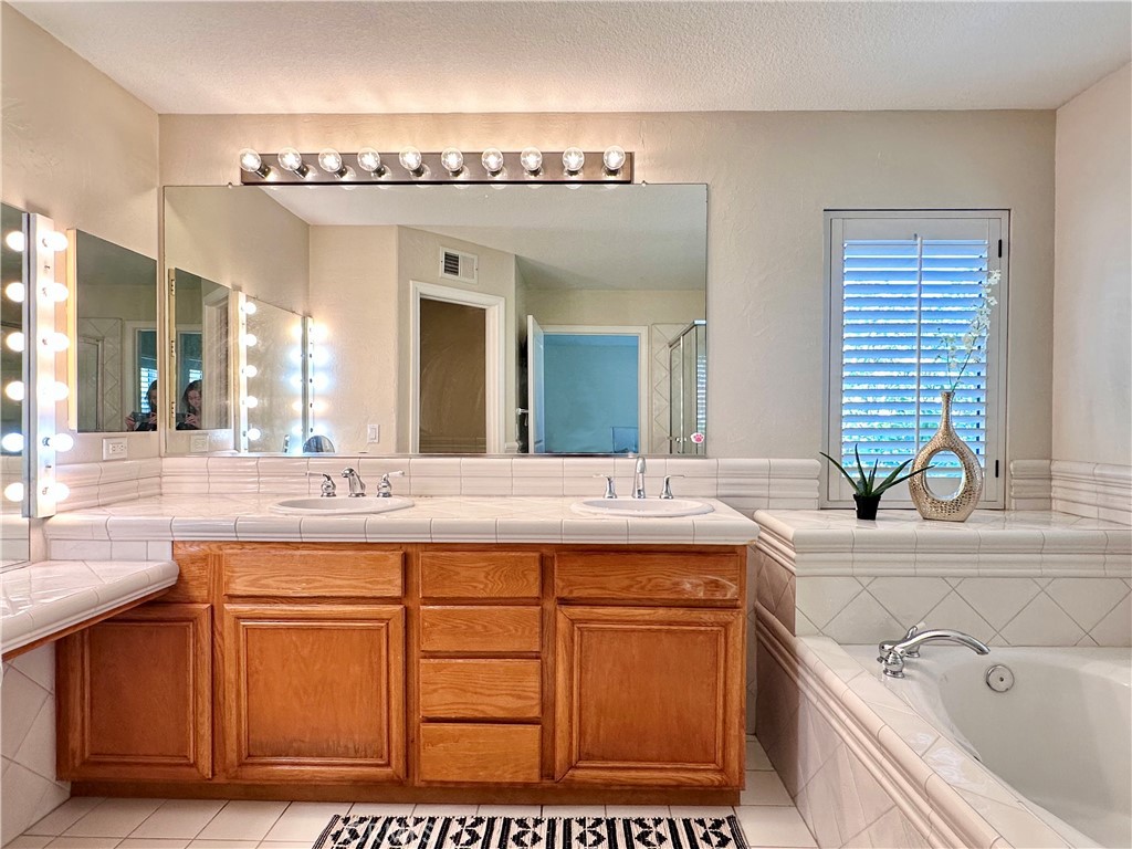 2 Altezza Irvine, CA 92606 - Photo 14 of 26