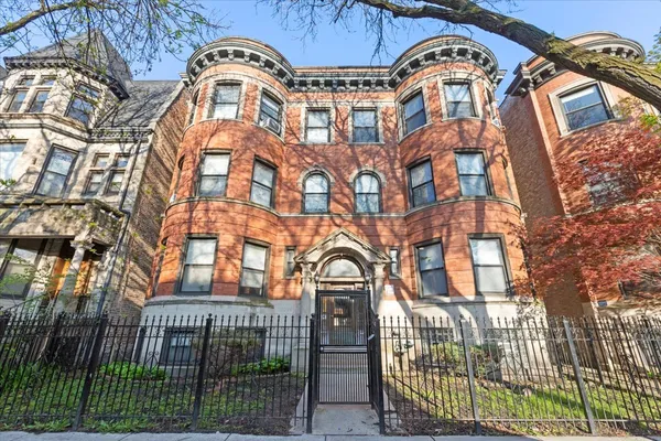 $1,345 | 5018 South Blackstone Avenue, Unit 202, Chicago, IL 60615