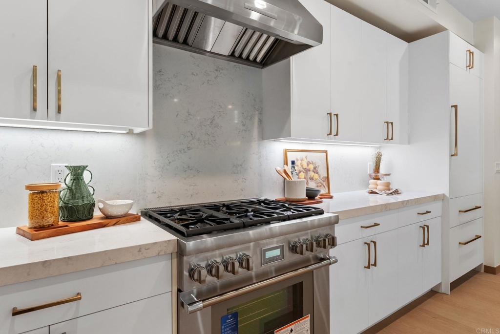 2670 Roosevelt Street Carlsbad, CA 92008 - Photo 4 of 41