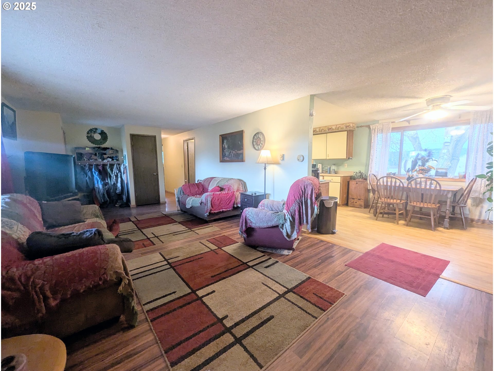 71564 Palmer Junction Road Elgin, OR 97827 - Photo 23 of 40 a living room with furniture and a window