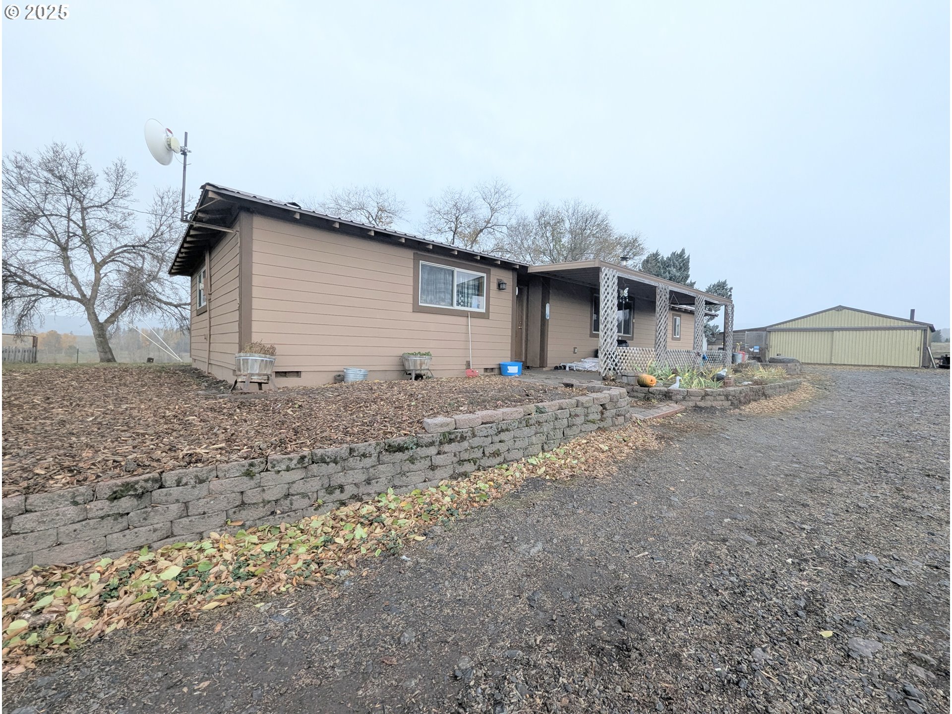 71564 Palmer Junction Road Elgin, OR 97827 - Photo 3 of 40 a backyard of a house with large trees