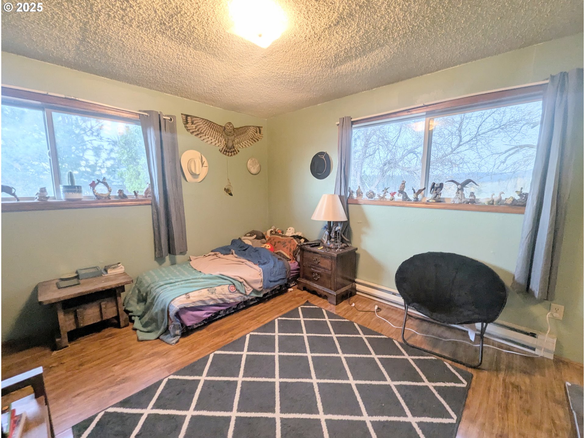 71564 Palmer Junction Road Elgin, OR 97827 - Photo 31 of 40 a bedroom with a large bed and a window