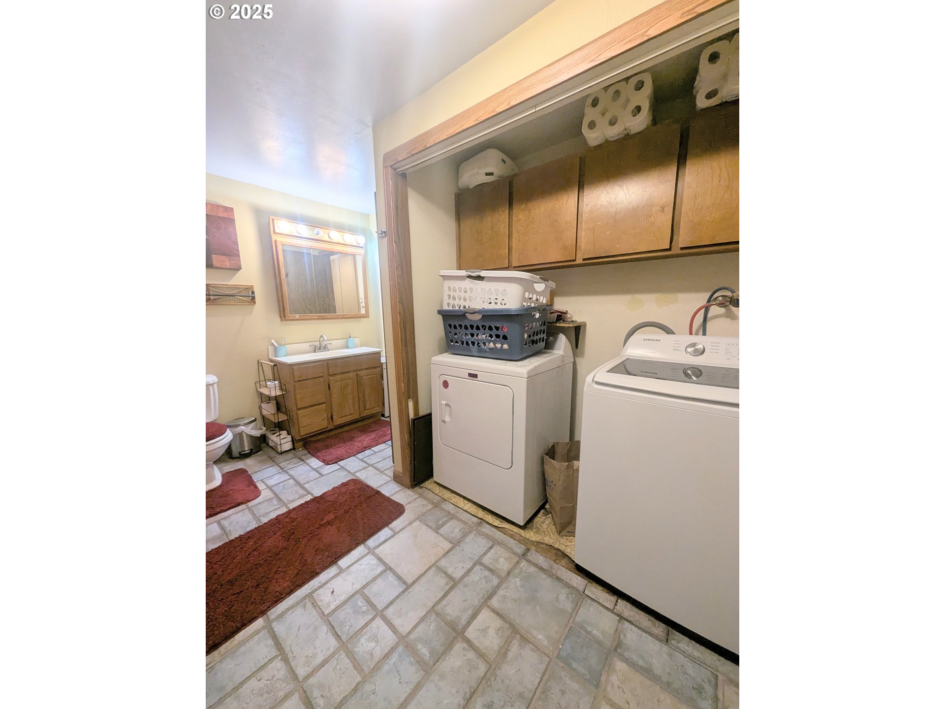 71564 Palmer Junction Road Elgin, OR 97827 - Photo 36 of 40 a utility room with dryer and washer