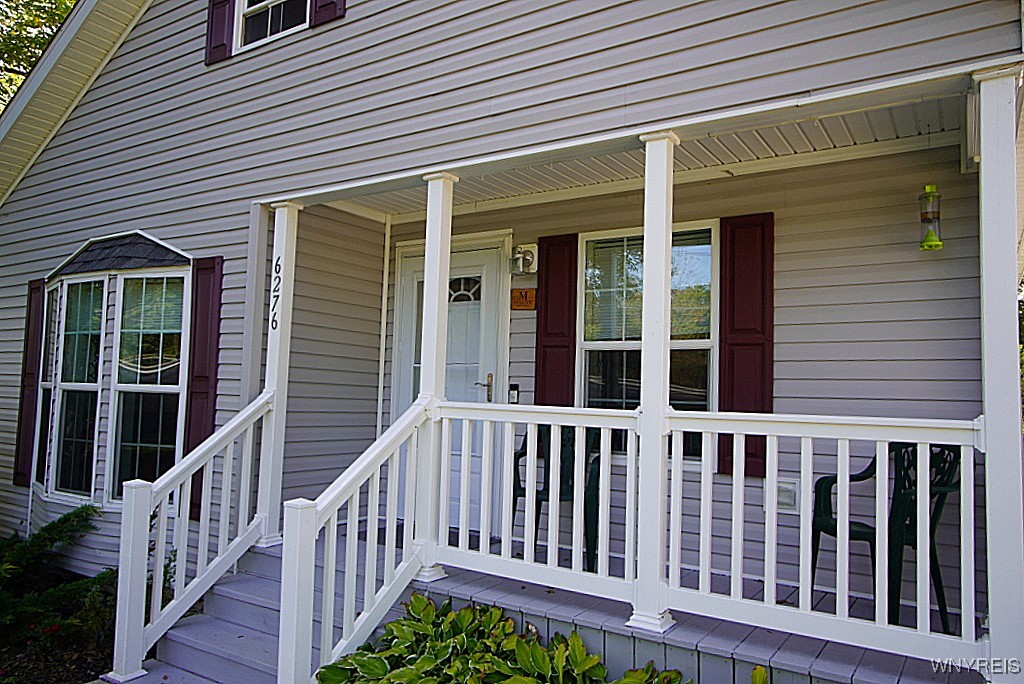 6276 Bear Ridge Road Pendleton, NY 14094 - Photo 3 of 26