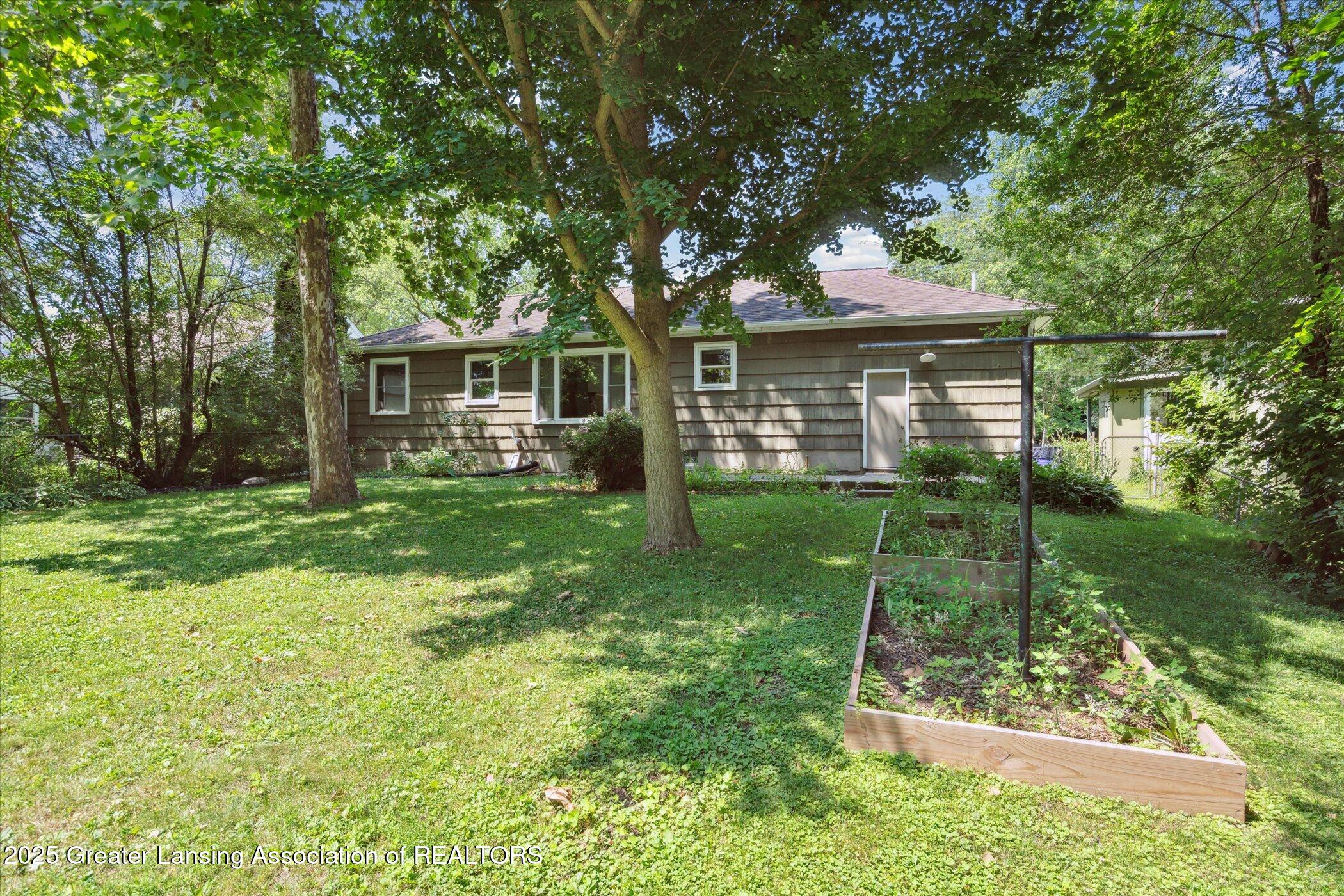 808 Robins Road Lansing, MI 48917 - Photo 36 of 38 36-808-Robins-Rd-Lansing-MI-48917-Window