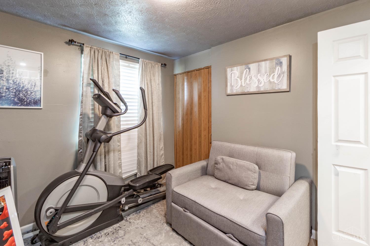 10283 Springlen Court Cincinnati, OH 45251 - Photo 10 of 31