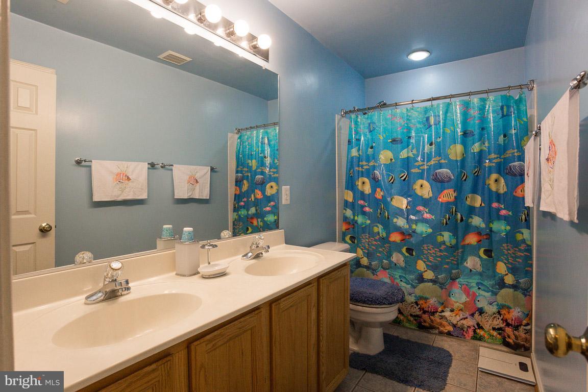 8110 Foxhall Road Clinton, MD 20735 - Photo 15 of 30 Bath