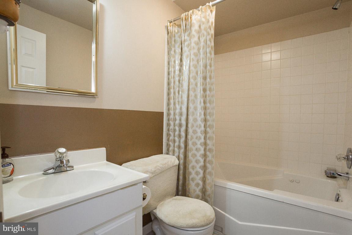 8110 Foxhall Road Clinton, MD 20735 - Photo 23 of 30 Bath