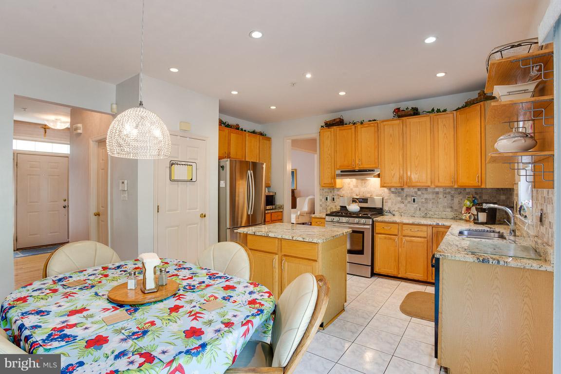 8110 Foxhall Road Clinton, MD 20735 - Photo 5 of 30 Kitchen