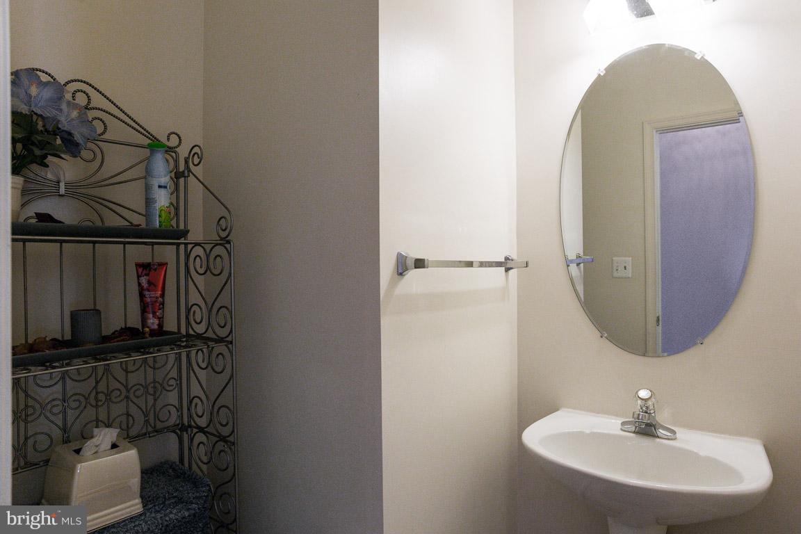 8110 Foxhall Road Clinton, MD 20735 - Photo 10 of 30 Bath