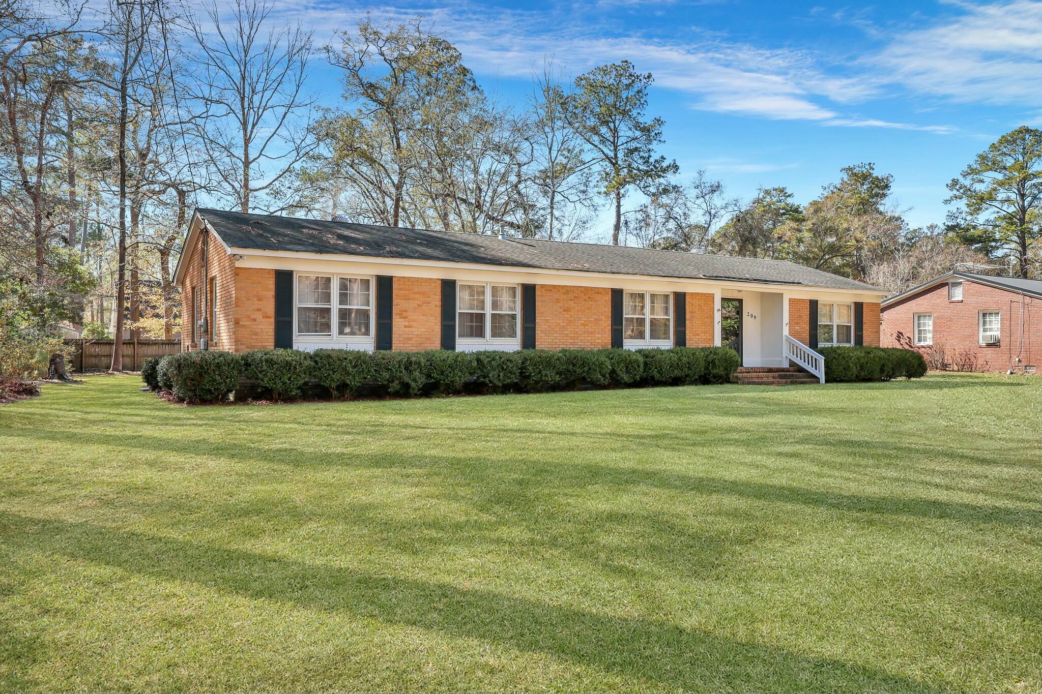 209 Fenwick Road Walterboro, SC 29488 - Photo 3 of 43 tempImageIyxMqD