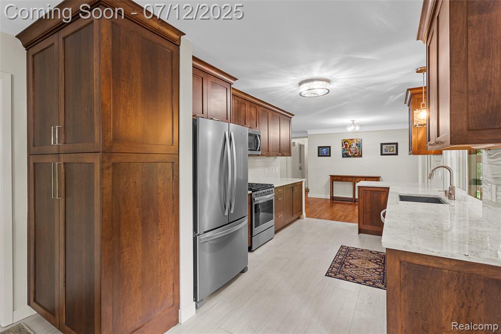 36357 Paddleford Road Farmington Hills, MI 48331 - Photo 5 of 35
