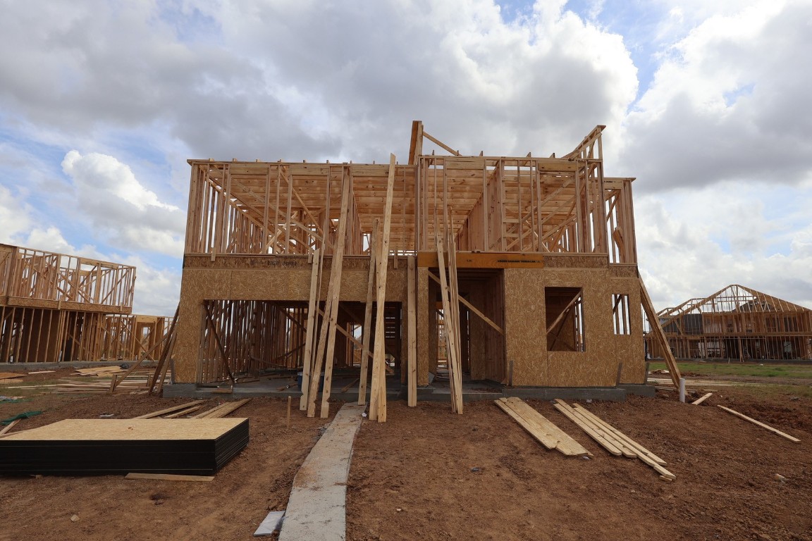 2822 Clapbread Lane Rosenberg, TX 77471 - Photo 2 of 37 Two story home with 6 beds, 4.5 baths, and 2 car garage