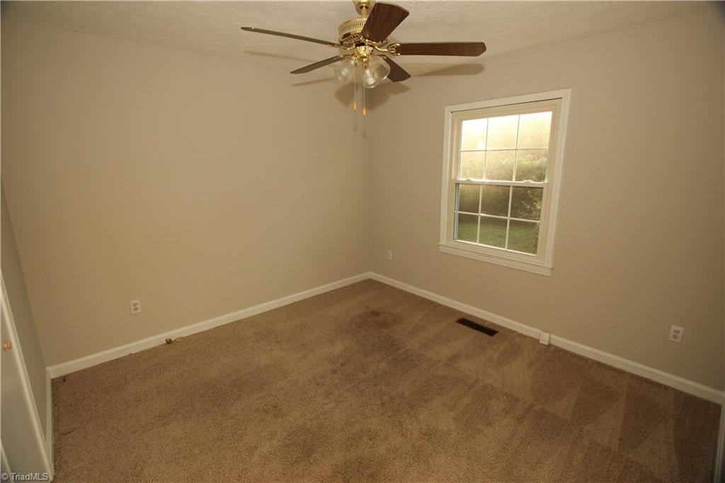 622 Woodlawn Road High Point, NC 27265 - Photo 5 of 7